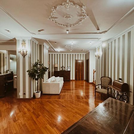Residenza Tritone Luxury Guest House Trevi Fountain Roma Exterior foto