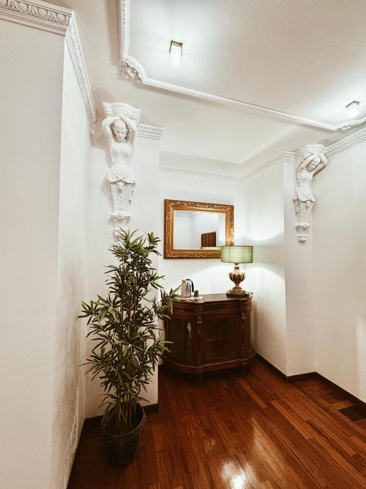 Residenza Tritone Luxury Guest House Trevi Fountain Roma Exterior foto