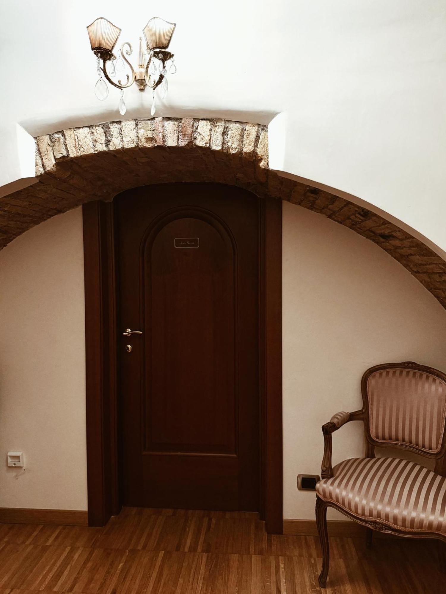 Residenza Tritone Luxury Guest House Trevi Fountain Roma Exterior foto